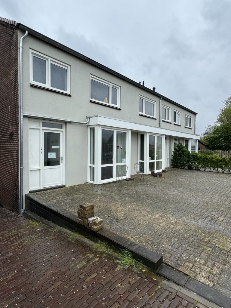 Gestucte gevel na renovatie in Berkel en Rodenrijs
