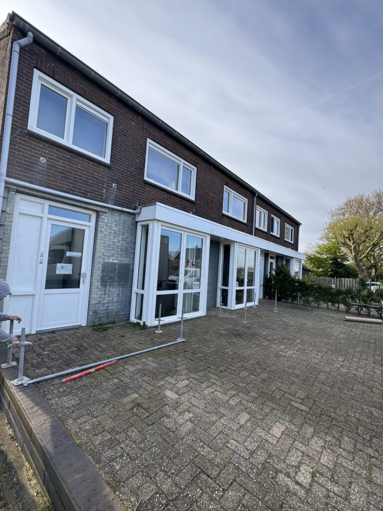 Gevel voor de renovatie in Berkel en Rodenrijs