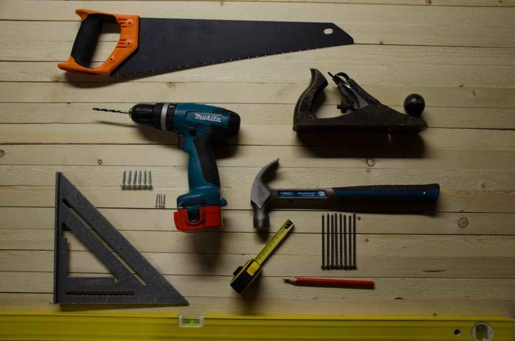 Stucwerk: zo voorkomt u scheuren en een onrustige afwerking Gereedschap voor professioneel stucwerk